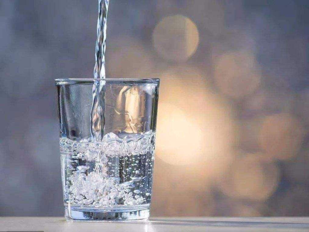 健身中补水你真的喝对了吗？喝水还是运动饮料？